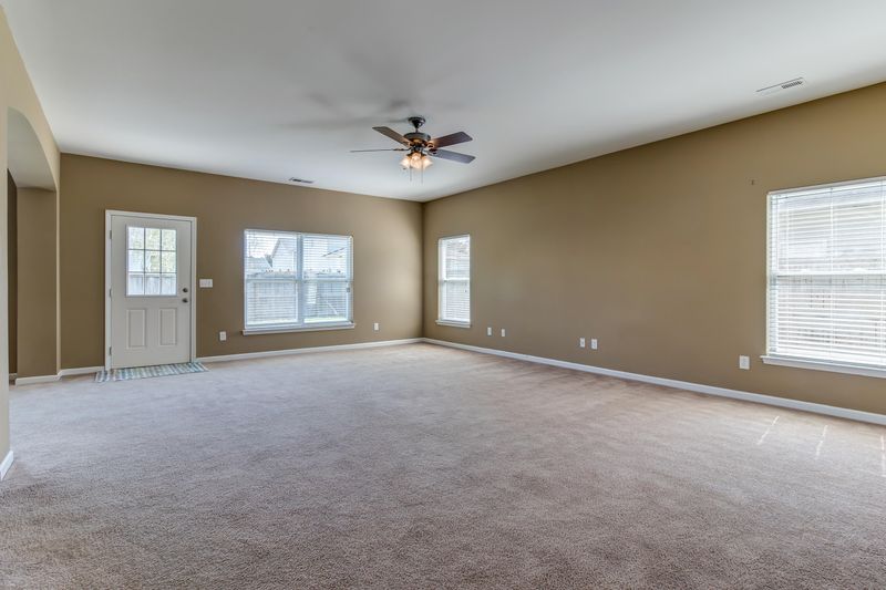 114 Summer View Rd, Summerville, SC 29483