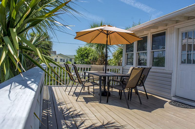 2204 Jenkins St, Edisto Beach, SC 29438