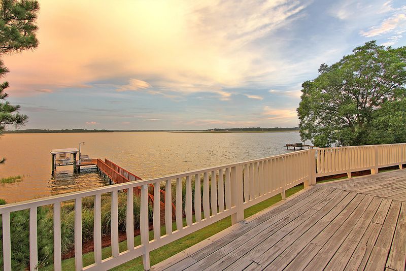 5961 Shealy Dr, Meggett, SC 29449