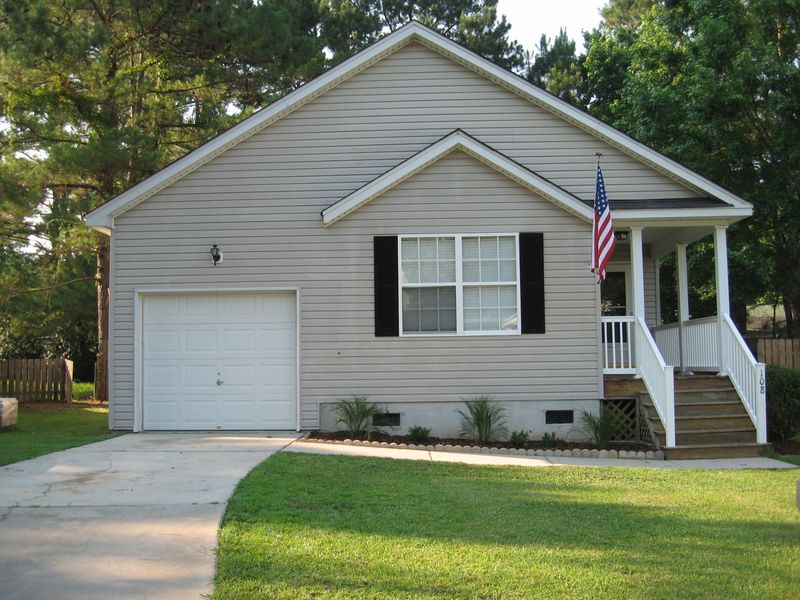 108 Trescott Ct, Summerville, SC 29483