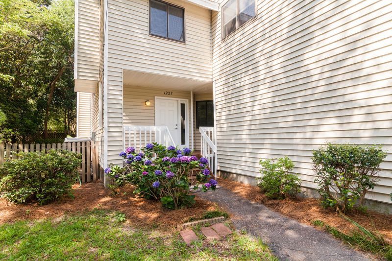 1227 Valley Forge Dr, Charleston, SC 29412