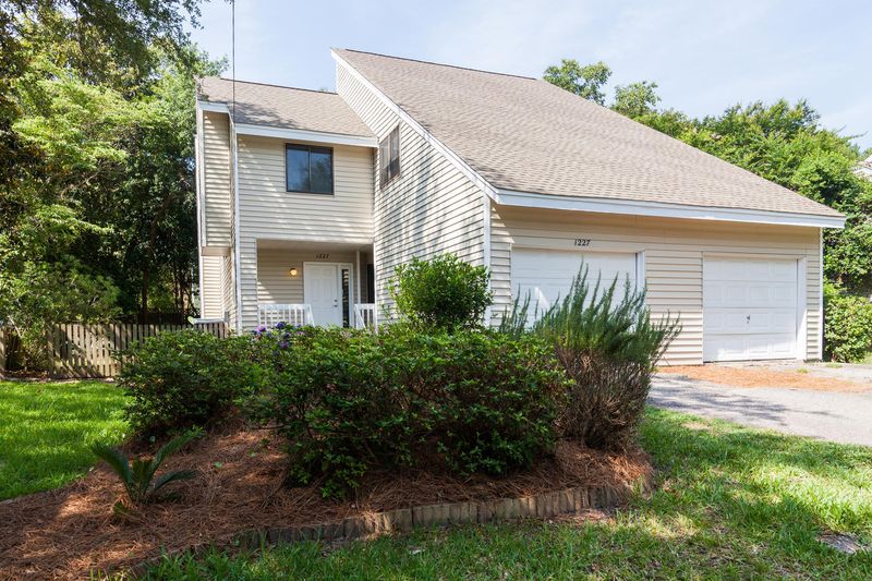 1227 Valley Forge Dr, Charleston, SC 29412