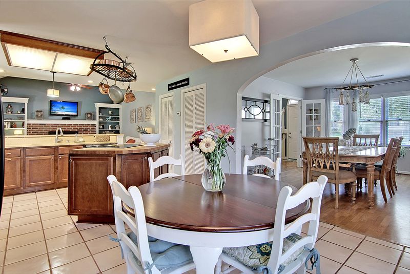 1704 W Sandcroft Dr, Charleston, SC 29407