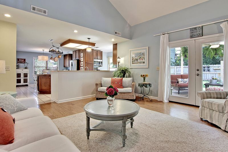 1704 W Sandcroft Dr, Charleston, SC 29407