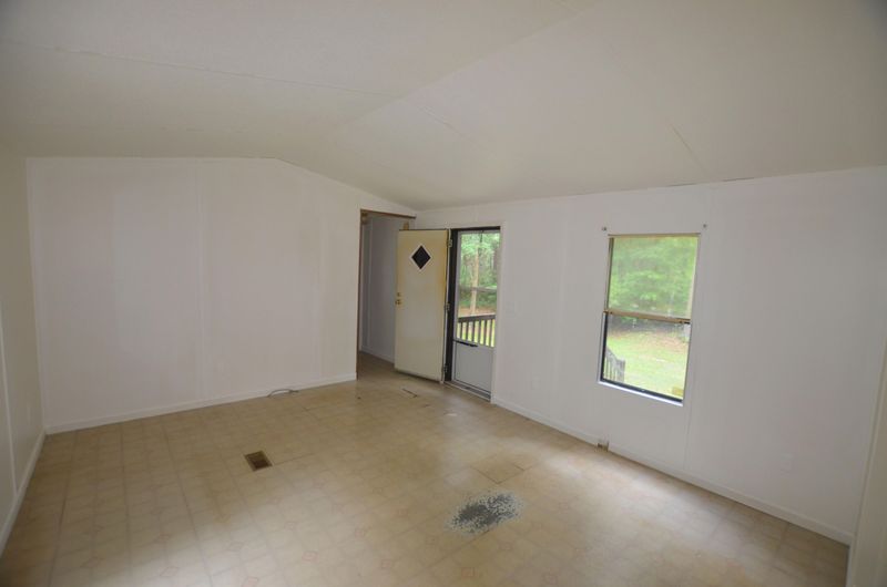 874 Grannys Ln, Awendaw, SC 29429