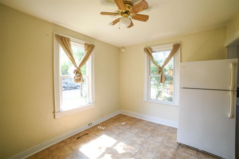 2739 E Surrey Dr, North Charleston, SC 29405