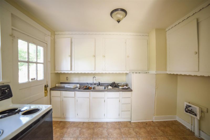 2739 E Surrey Dr, North Charleston, SC 29405
