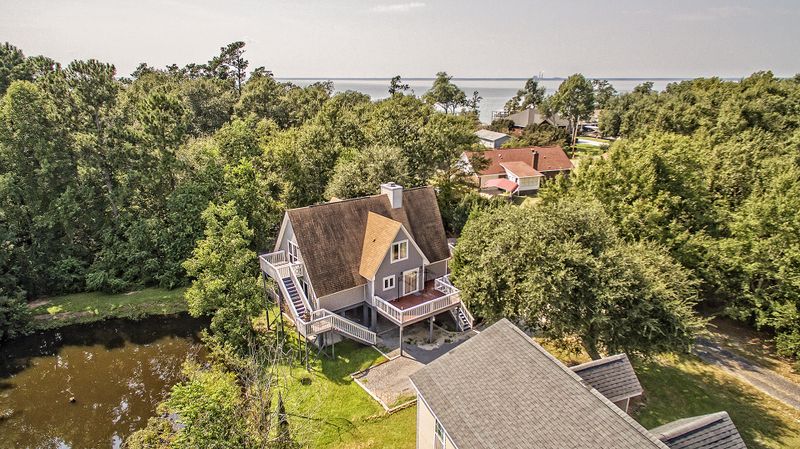 105 N Hampton Dr, Bonneau, SC 29431