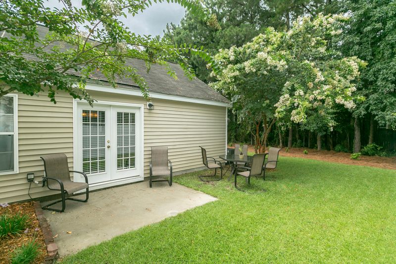 1095 Peninsula Cove Dr, Charleston, SC 29492