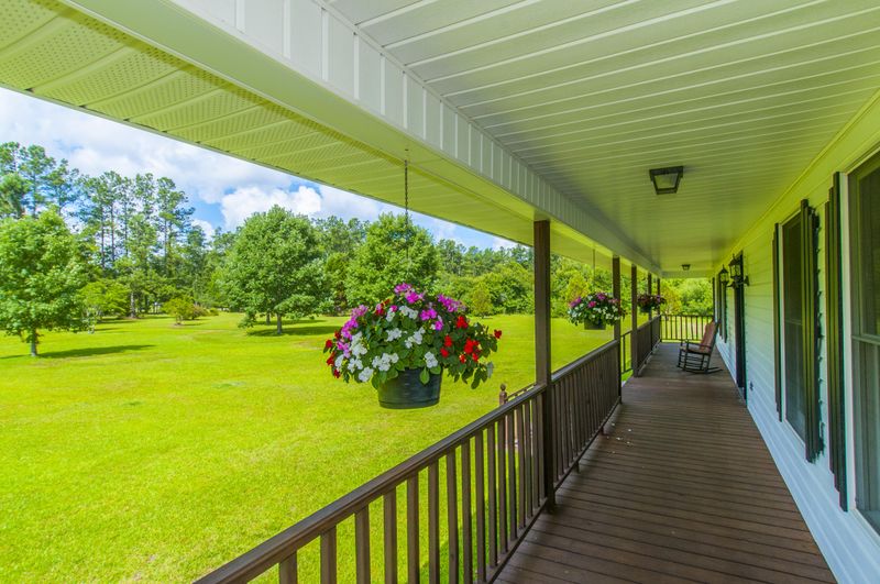 1226 Spring Grove Rd, Bonneau, SC 29431