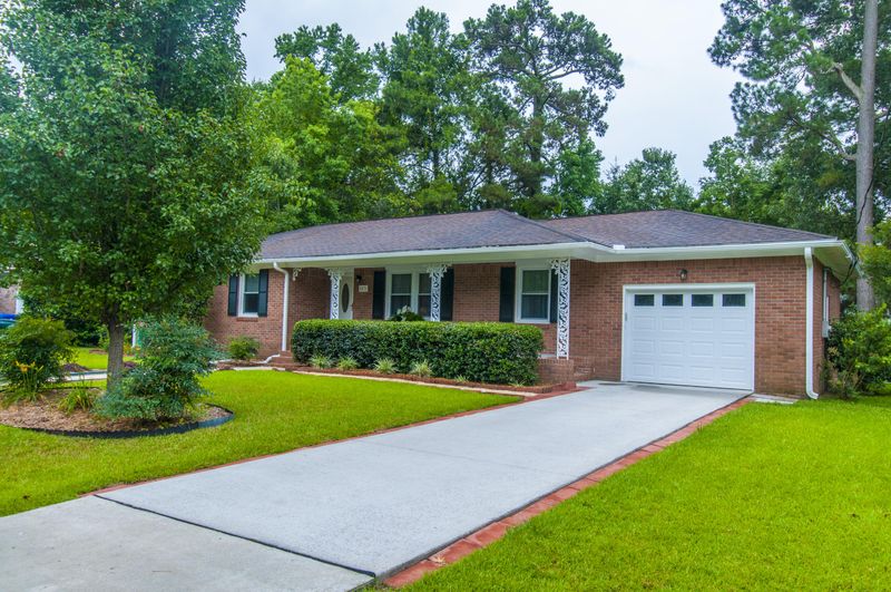 2431 Spring Garden St, Charleston, SC 29414