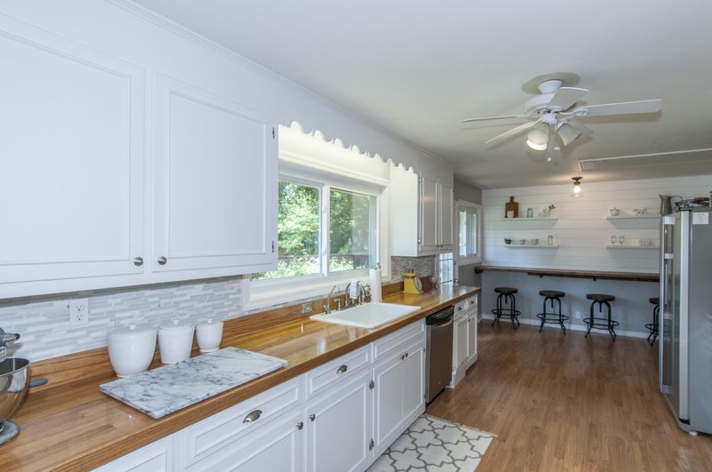 1224 N Park Pl, North Charleston, SC 29405