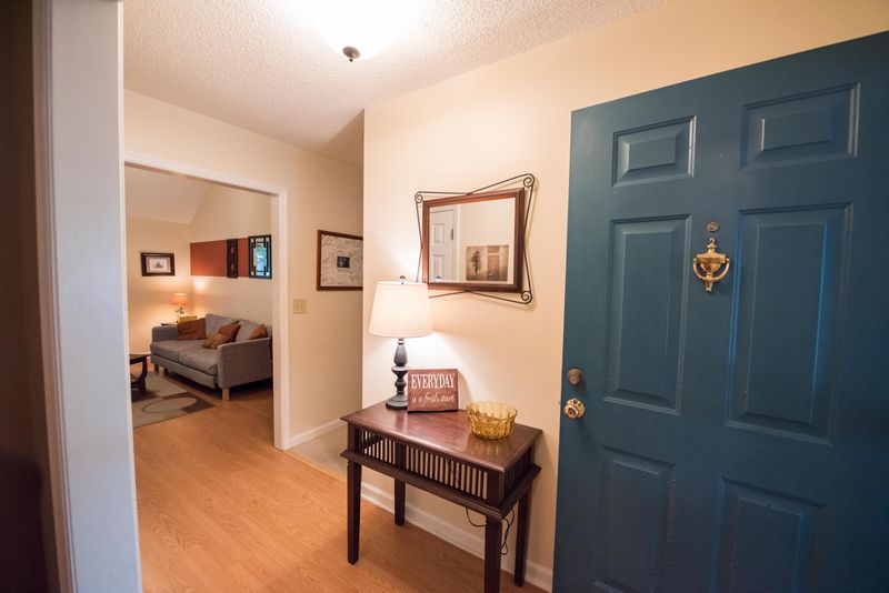 526 Beechcraft St, Charleston, SC 29407