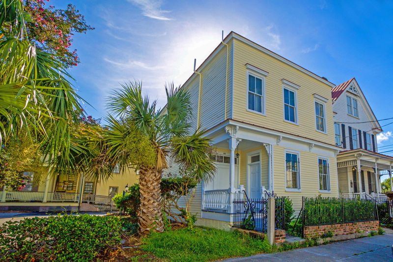 60 Pitt St, Charleston, SC 29401