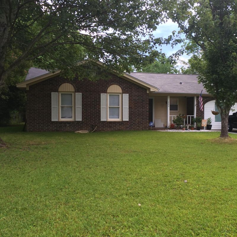 206 Ruffin Rd, Summerville, SC 29483