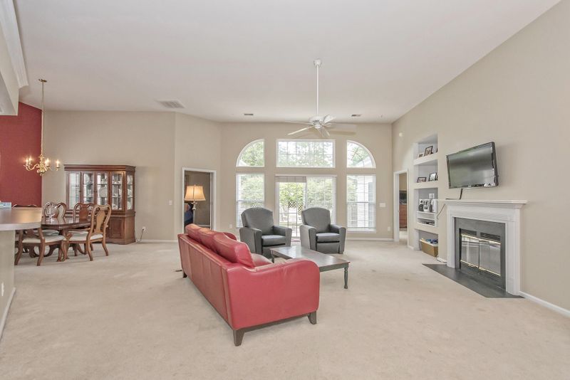 829 Paran Oaks Dr, Charleston, SC 29414