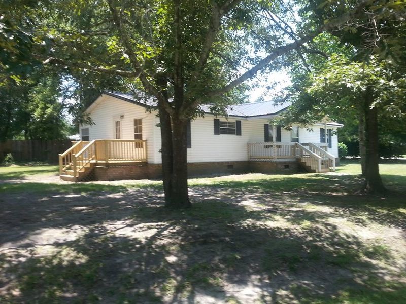 305 Carp Rd, Bonneau, SC 29431