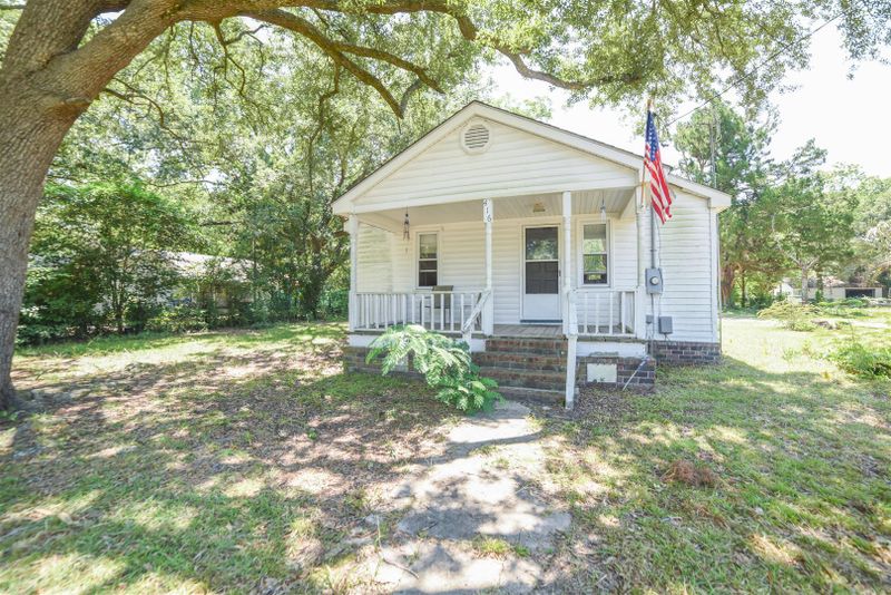 416 E Owens Dr, Summerville, SC 29485