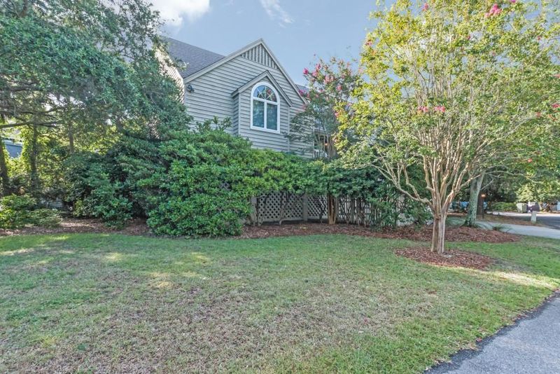 11 Beachwood West, Isle Of Palms, SC 29451
