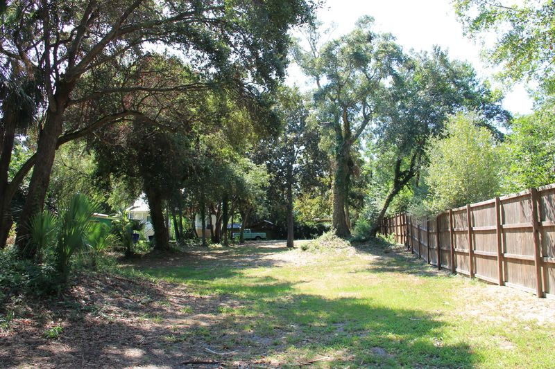 418 E Hudson Ave, Folly Beach, SC 29439