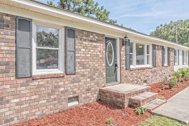 2 Leroy Ct, Goose Creek, SC 29445