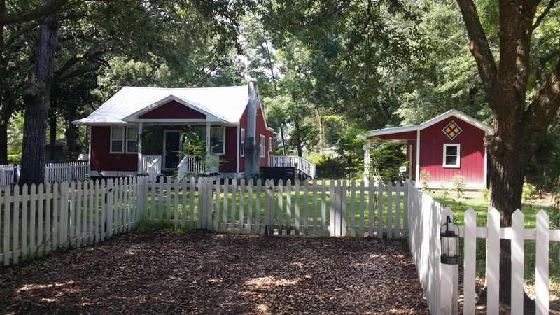 1610 Poinsettia Rd, Charleston, SC 29407