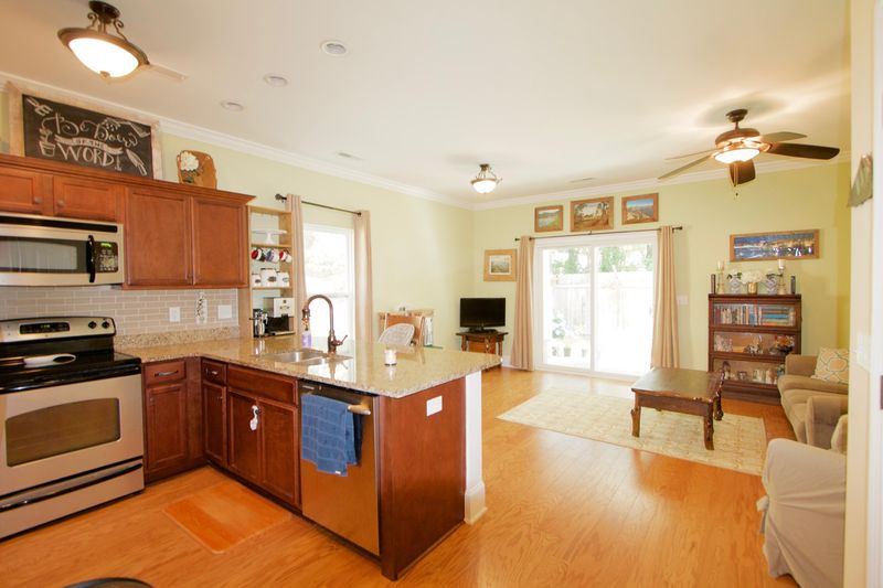 2948 Emma Ln, Mount Pleasant, SC 29466
