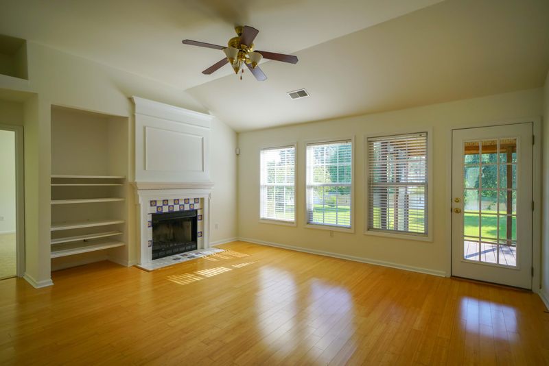 1429 Water Edge Dr, Charleston, SC 29492