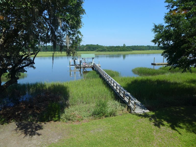 1590 Creekwood Rd, Edisto Island, SC 29438