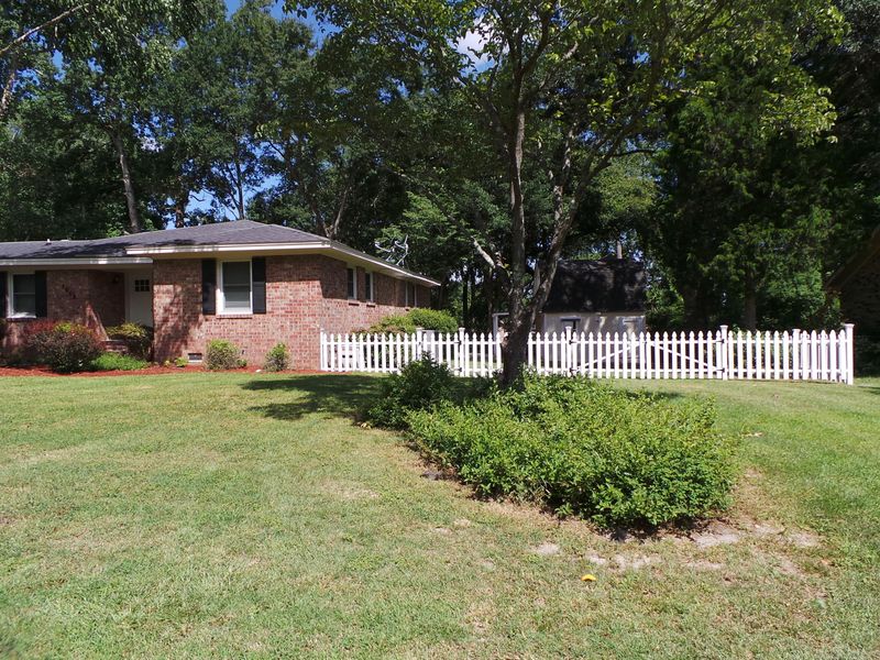 1008 Quaker Dr, Hanahan, SC 29410