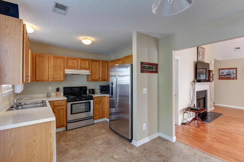 107 Rockdale Ln, Goose Creek, SC 29445