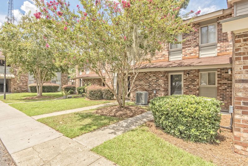 304 Andrea Ct, Hanahan, SC 29410