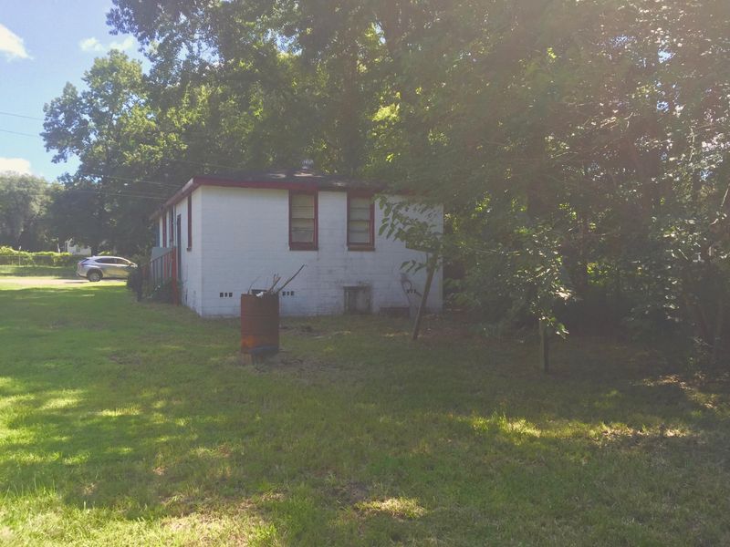5315 Charter Dr, North Charleston, SC 29406