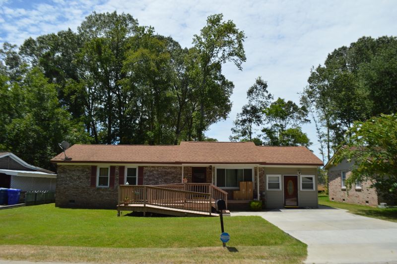 713 Hoss Rd, Charleston, SC 29414