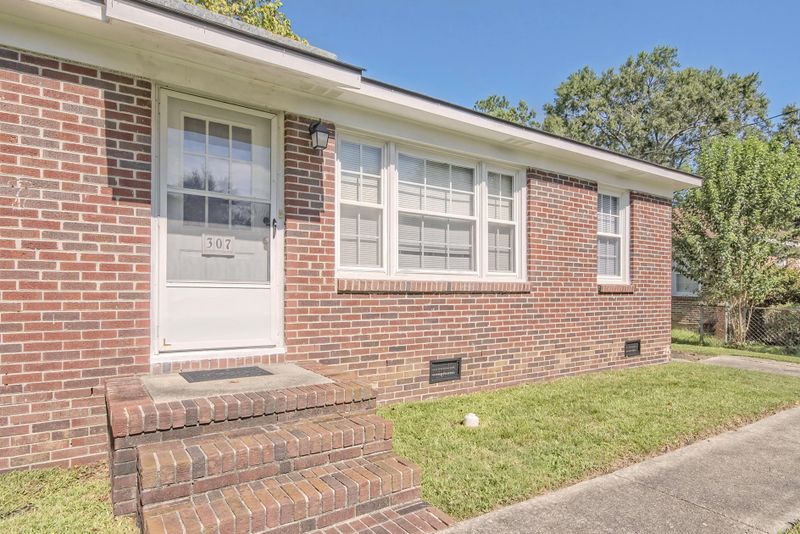 307 Adeline Dr, Goose Creek, SC 29445