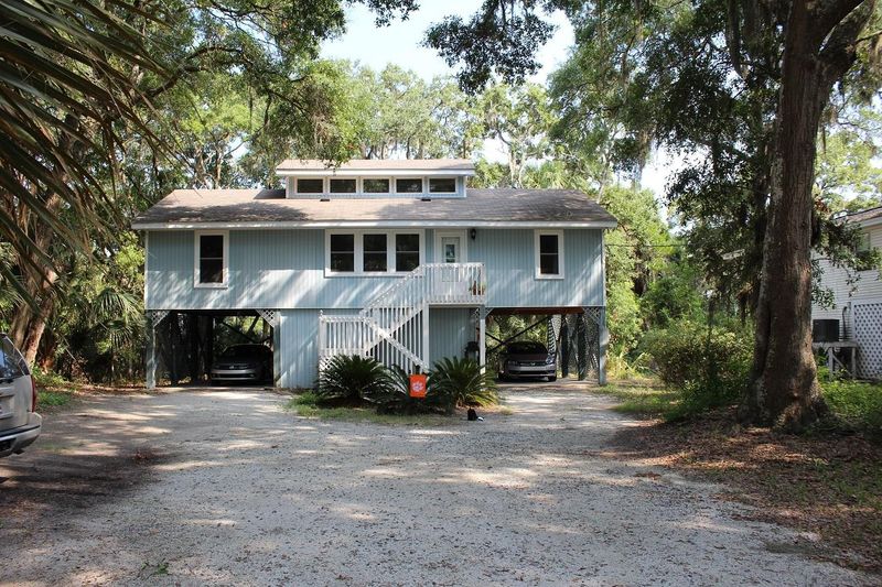 1104 Jungle Rd, Edisto Beach, SC 29438