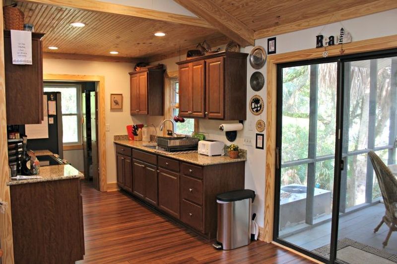 1104 Jungle Rd, Edisto Beach, SC 29438