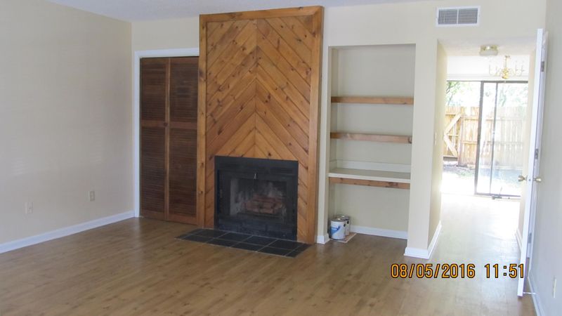 8060 Thelen St, North Charleston, SC 29406