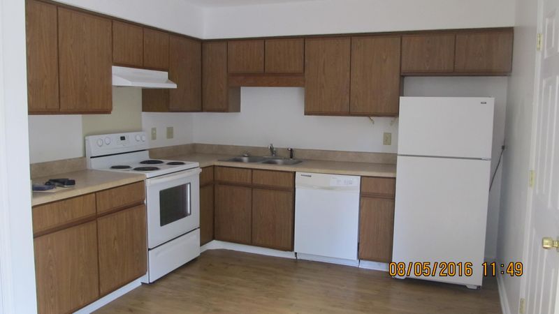 8060 Thelen St, North Charleston, SC 29406