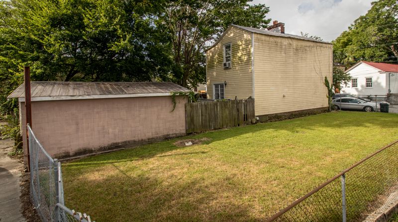 16 H St, Charleston, SC 29403