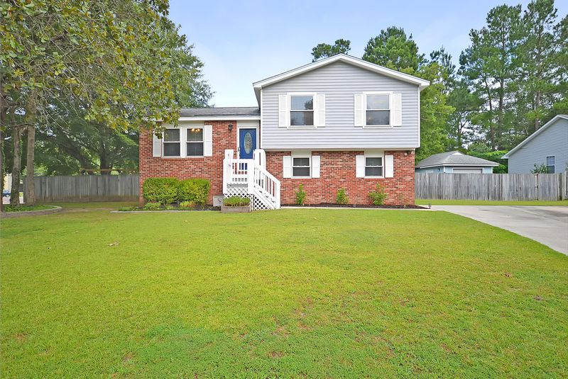 105 Apache Dr, Summerville, SC 29483