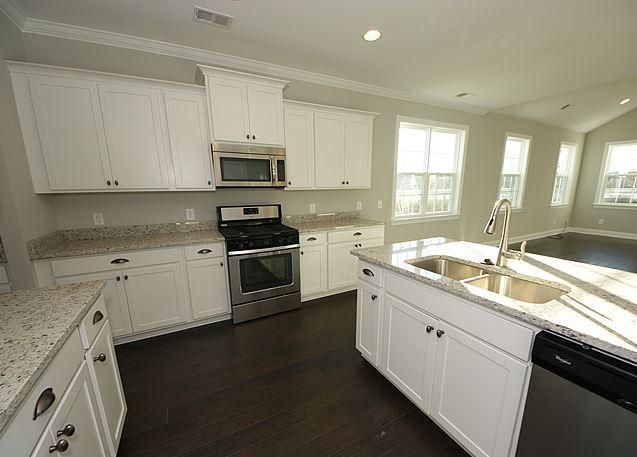 385 Whispering Breeze Ln, Summerville, SC 29483