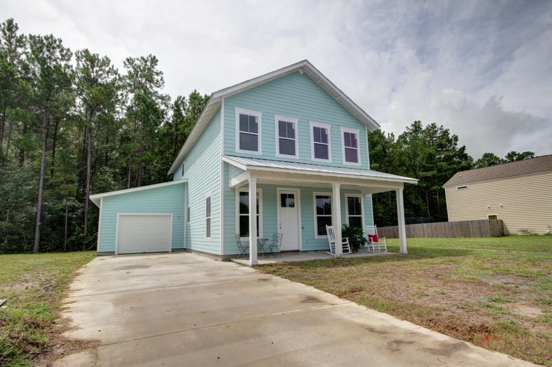 201 Foxglove Ct, Huger, SC 29450