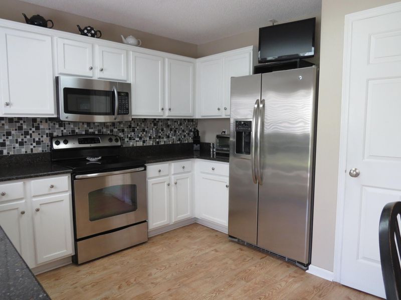 8036 Old London, North Charleston, SC 29406