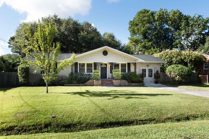 15 Bossis Dr, Charleston, SC 29407