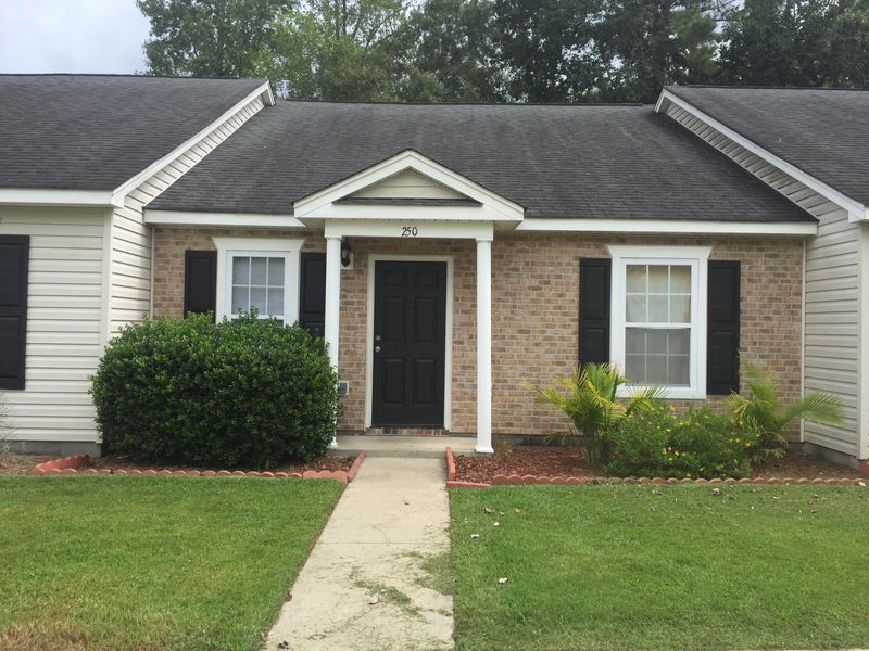 250 Reagan Dr, Summerville, SC 29483