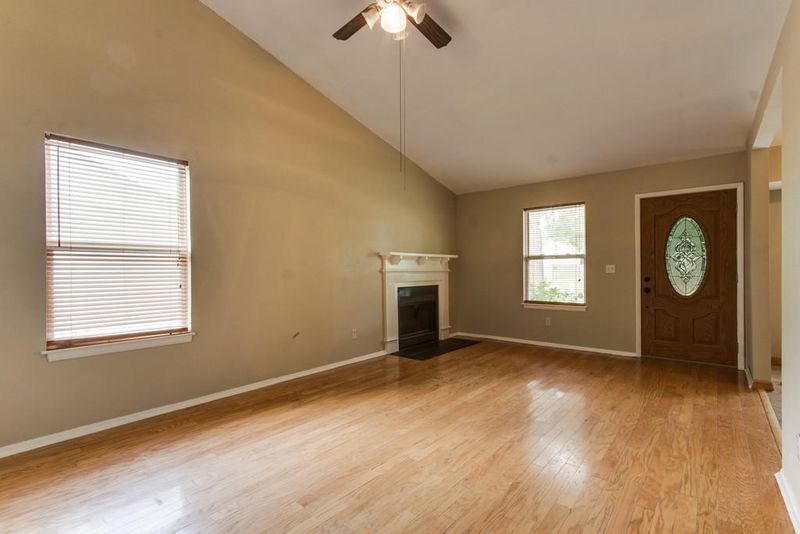 327 Macgregor Dr, Summerville, SC 29483