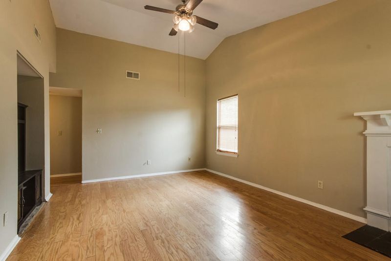 327 Macgregor Dr, Summerville, SC 29483