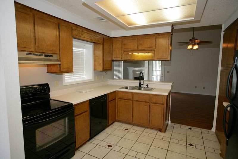 8586 Brookforest Dr, North Charleston, SC 29406