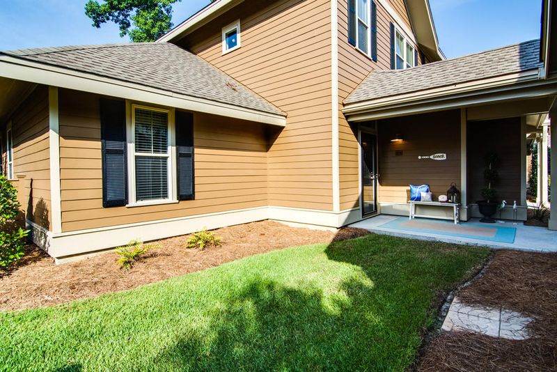 5542 Colonial Chatsworth Cir, North Charleston, SC 29418